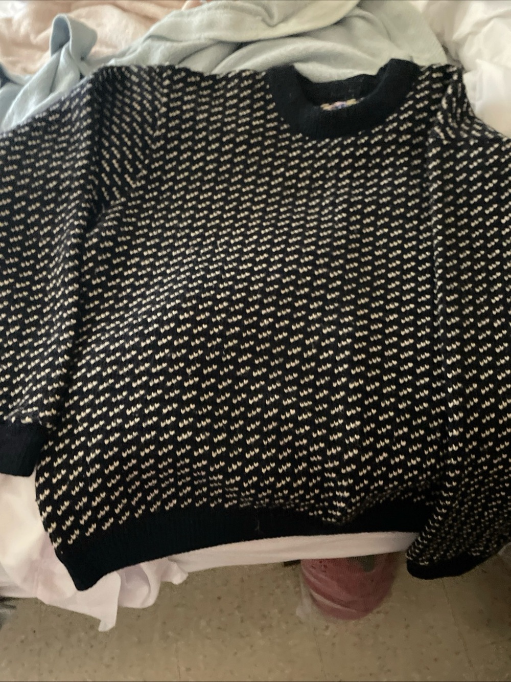 Men's Blue and White Herringbone Patterned Crewneck Sweater